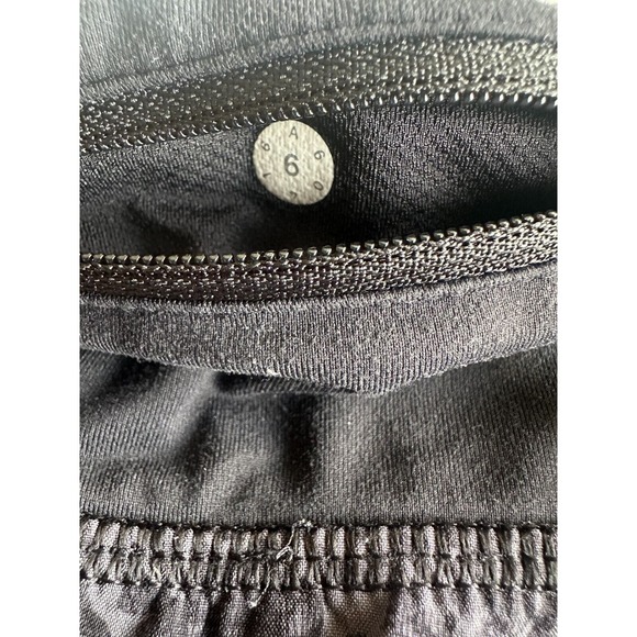 Lululemon Speed Short 2.5 Flossy Dark Carbon Black Paisley Shorts Women's Size 6 - Picture 14 of 15